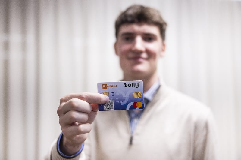 Tim Deguette, le fondateur de Solly, une solution de dons dématérialisés aux sans-abris, pose le 21 novembre 2025 à Lille