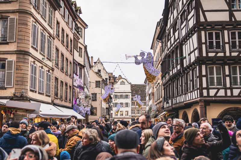 Marché de Noel 2024 chalets place de la Cathédrale