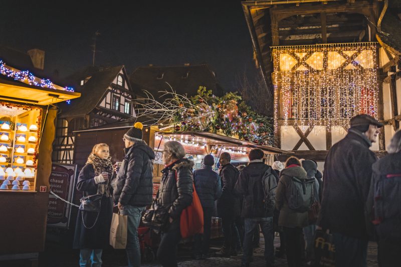 Marché de Noel 2024 décorations et chalet Petite France