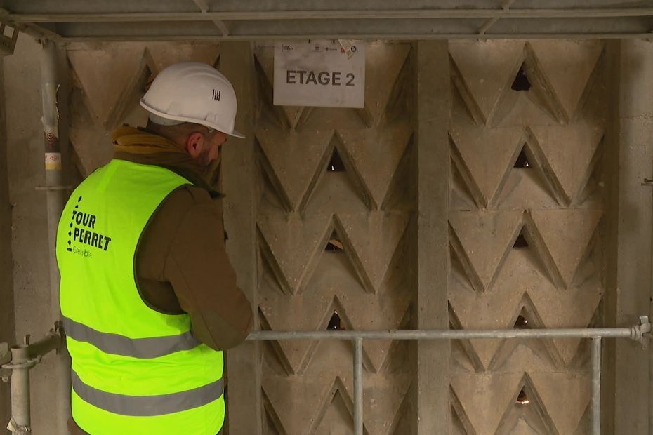 des claustras de la tour Perret proposés à "l'adoption" contre un don pour sa restauration