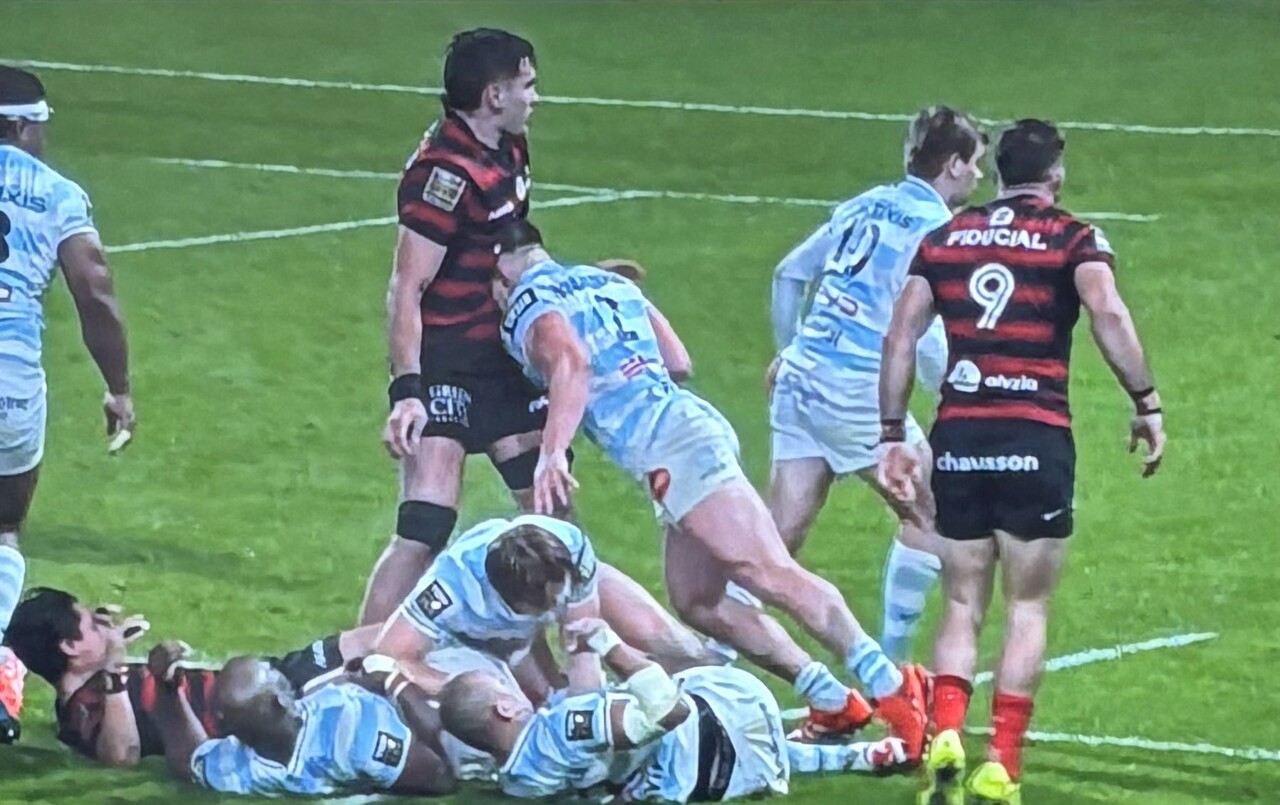 Top 14 : Carton rouge après un coup de tête très dangereux de Tarrit sur Elias lors de Toulouse