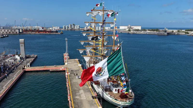 Le gouvernement mexicain a rendu hommage aux marins morts et blessés après l'accident du Cuauhtémoc.