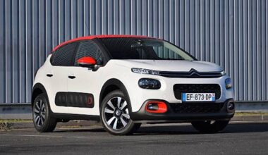 une octogénaire blessée et délestée de sa C3