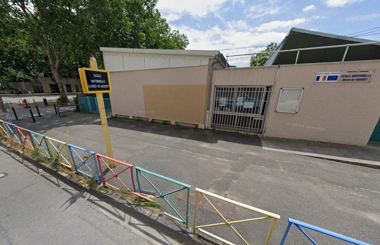 des affiches racistes retrouvées près d'une école à Toulouse