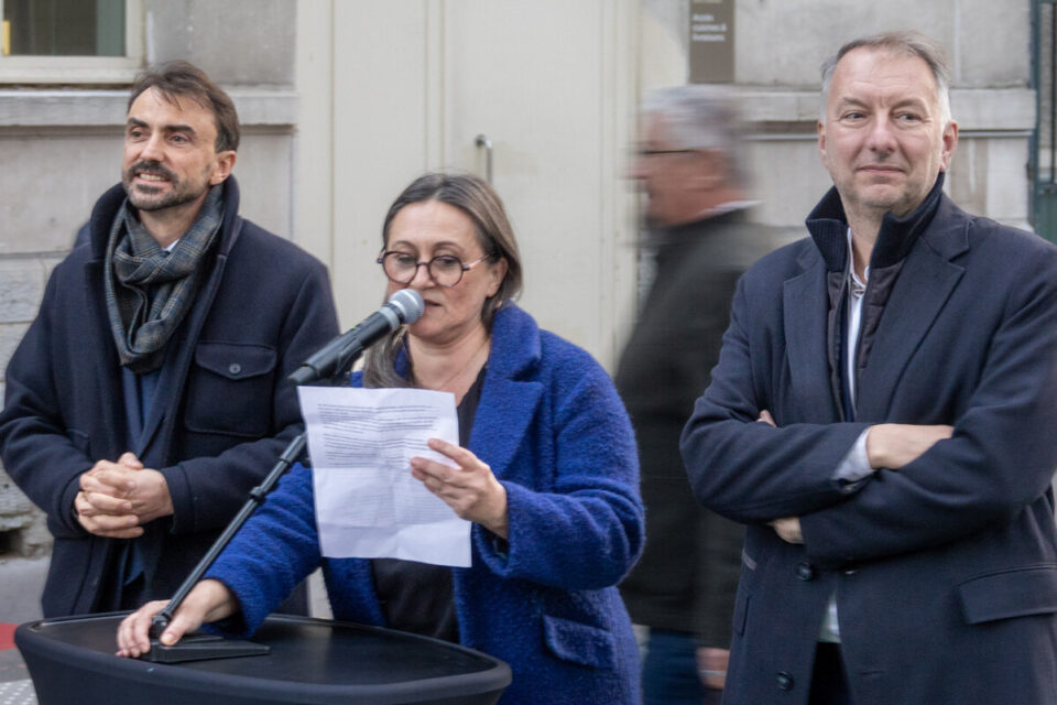 Grégory Doucet, Marion Sessiecq et Bruno Bernard lors de leur prise de parole à l'inauguration de la nouvelle place des Martyrs de la Résistance à Lyon Part-Dieu ce jeudi 13 novembre.