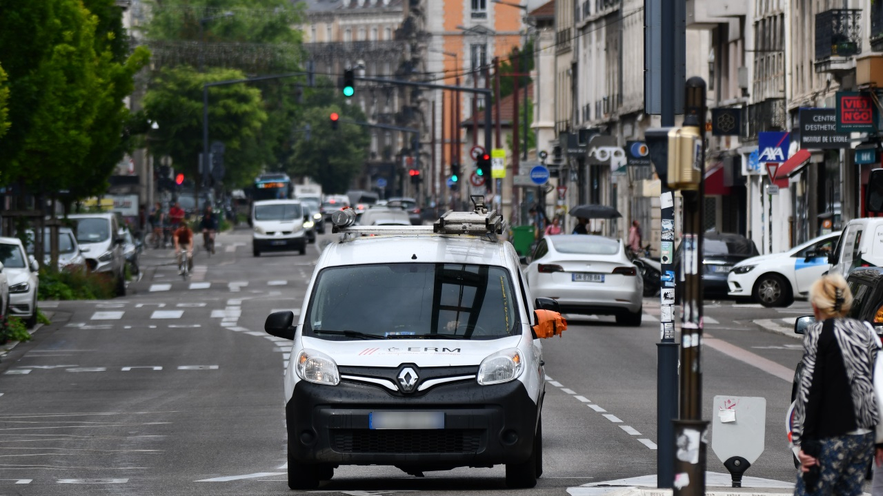 la Ville va obstruer 2500 bouches d'arrosage des trottoirs qui ne fonctionnent plus depuis six ans