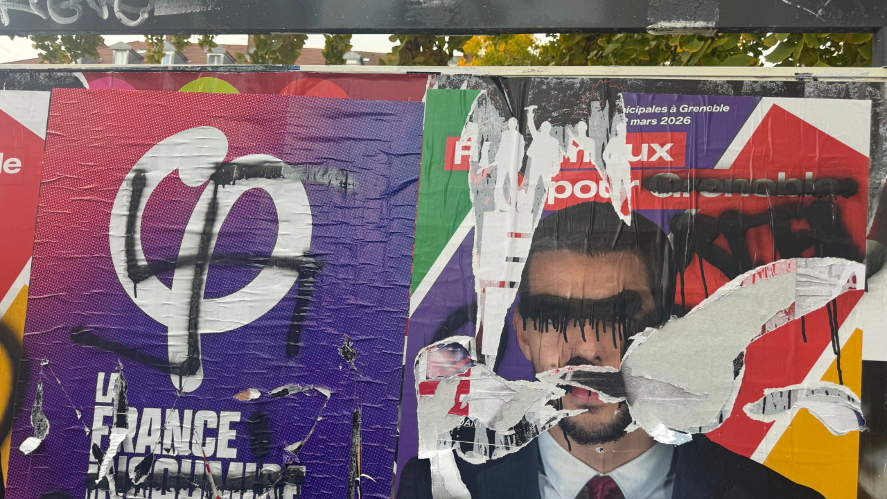 une croix gammée sur les affiches d'Allan Brunon, le candidat LFI porte plainte