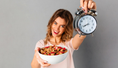 Manger tard le soir ? Voici l’heure limite à ne jamais dépasser selon la science