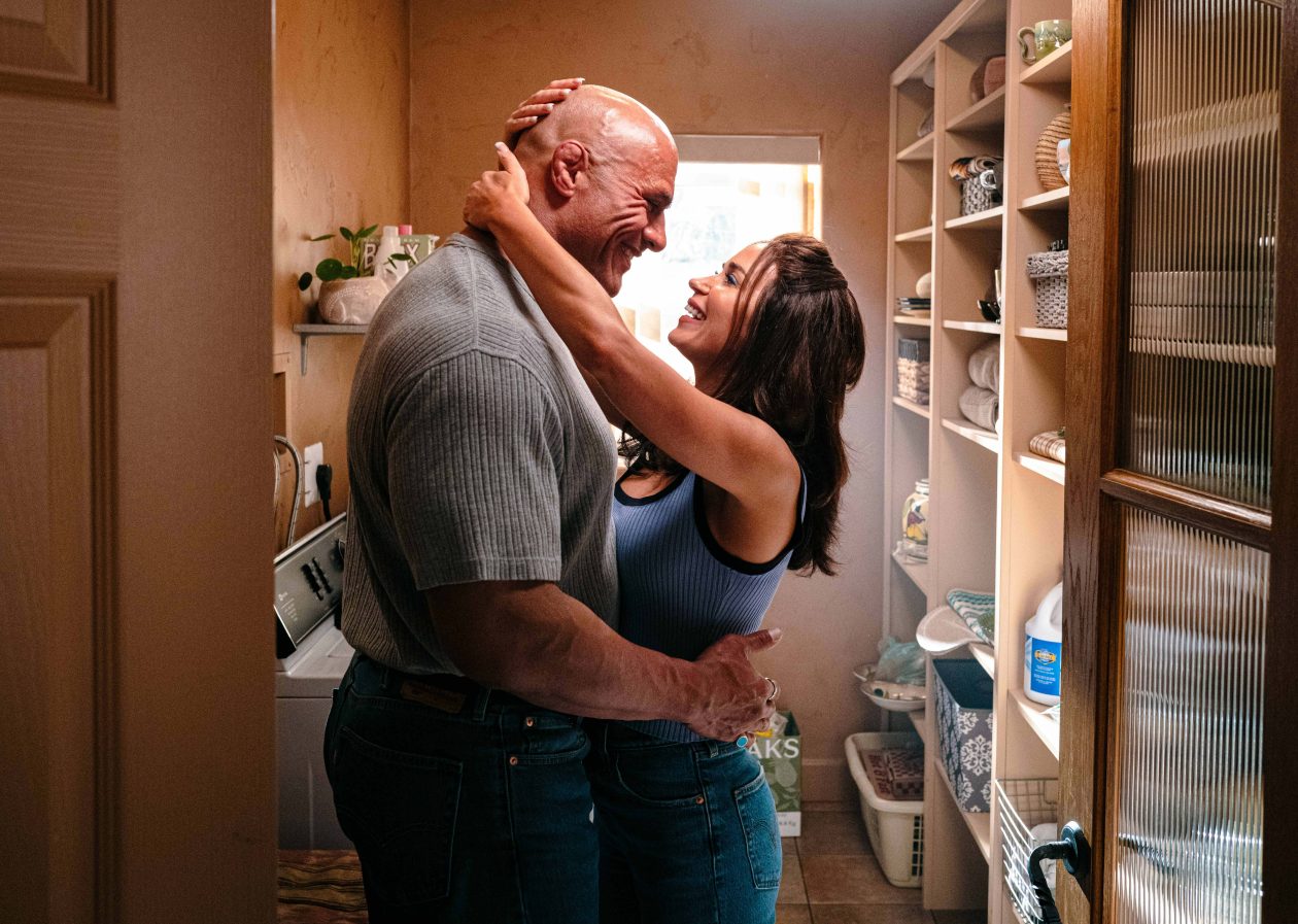 Dwayne Johnson et Emily Blunt dans The Smashing Machine