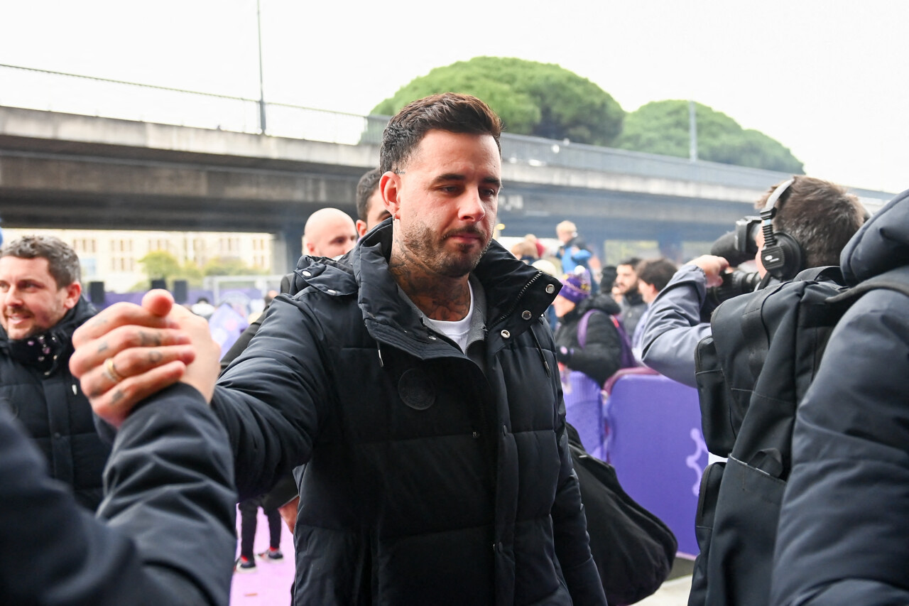 il est finalement suspendu pour "comportement blessant"