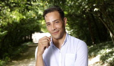 Un célèbre animateur rejoint Les Grosses Têtes, Steevy Boulay s'en inquiète