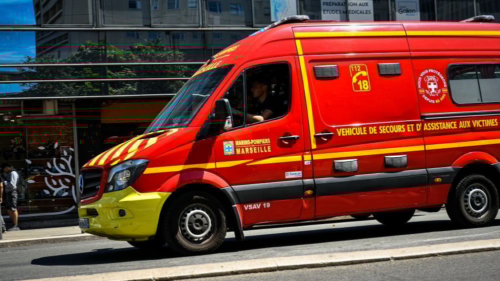 Un jeune de 16 ans blessé au thorax par arme blanche à Marseille