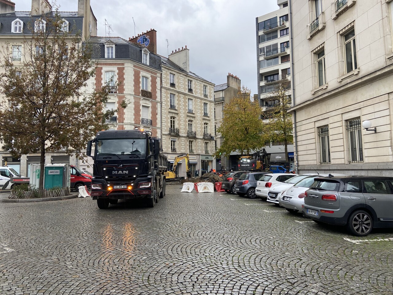 Piétonisation, végétalisation, places de stationnement… Cette place du centre-ville va être réaménagée