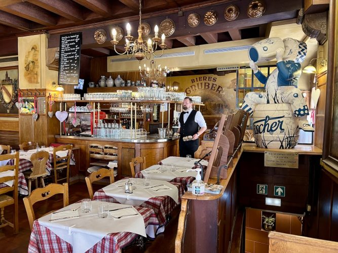Les armes de Strasbourg Gateau dessert bouchée à la reine restaurant traditionnel