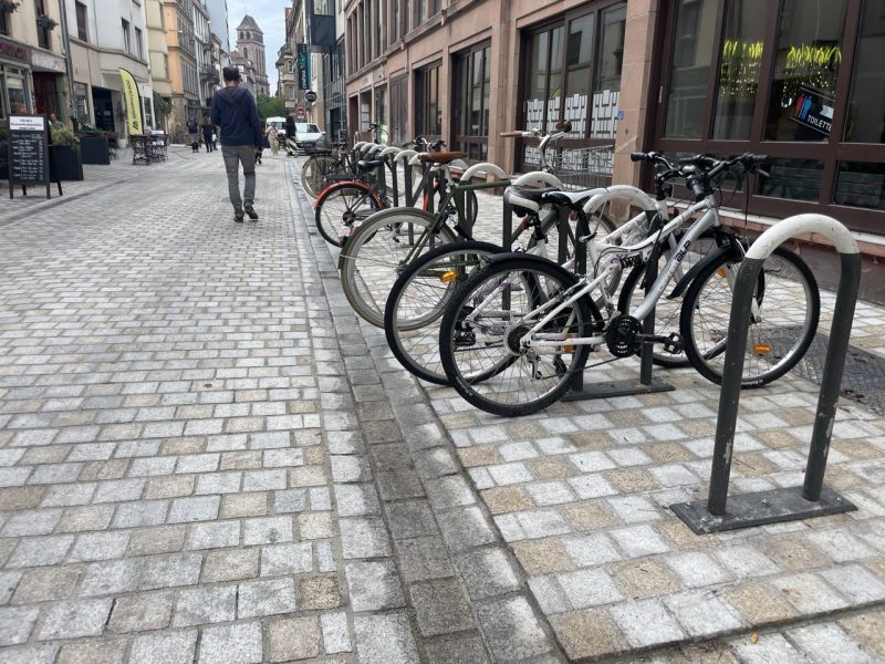rue jeu des enfants arceau vélo