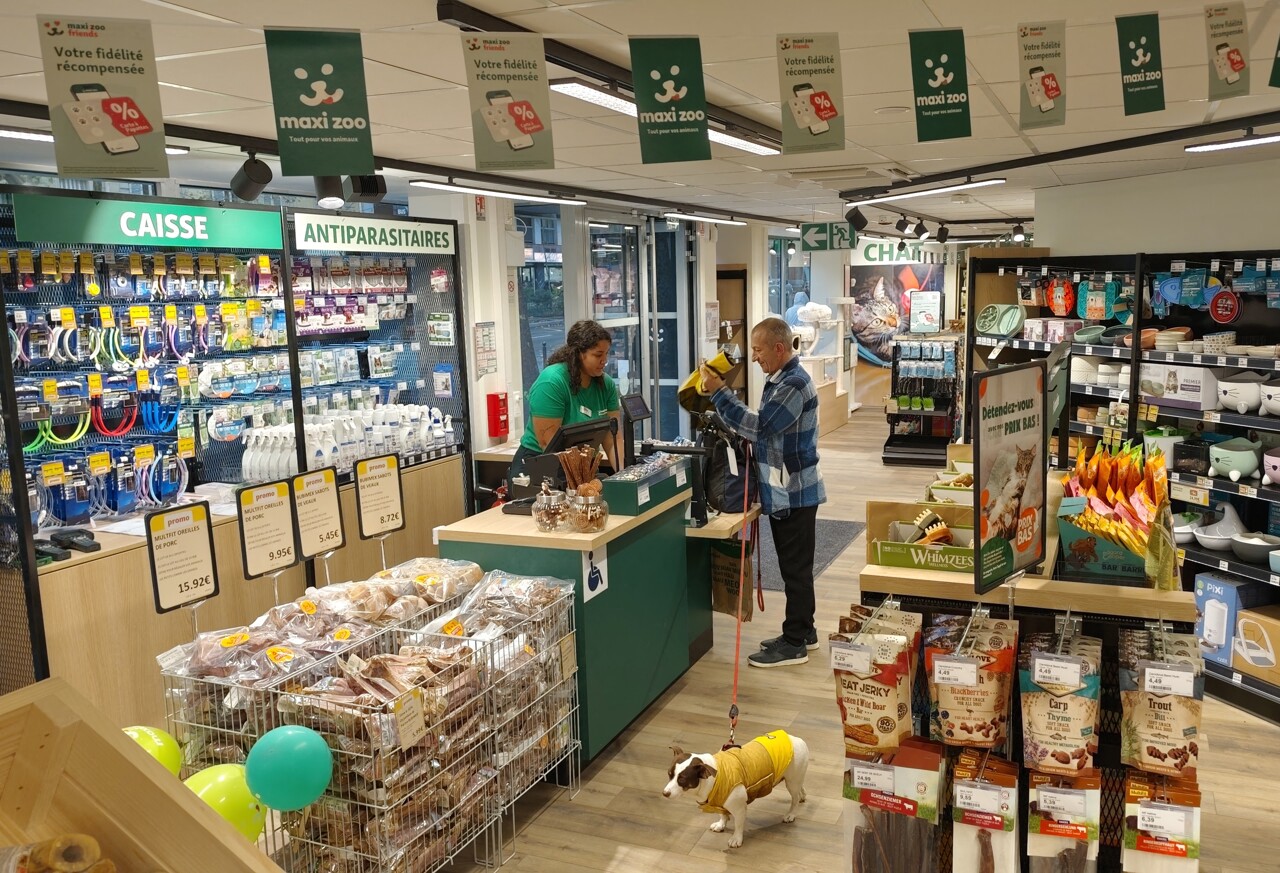le mastodonte des magasins pour animaux Maxi Zoo débarque en force à Paris