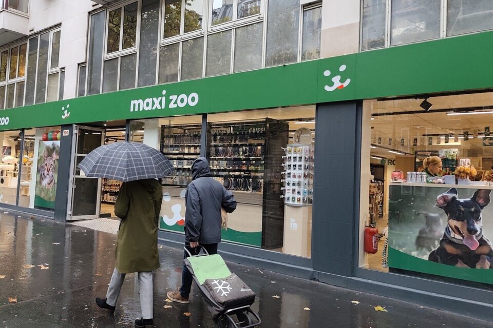 La nouvelle boutique de Maxi Zoo donne sur le très passant boulevard Voltaire, dans le 11e arrondissement de Paris.
