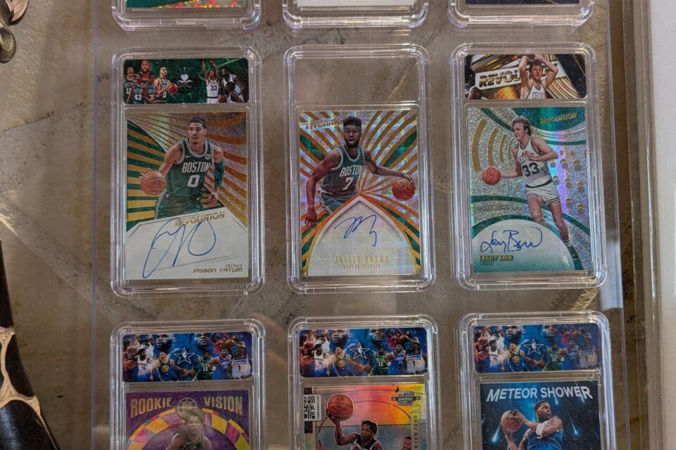 Des cartes de la collection de Guillaume, avec quelques joueurs des Celtics de Boston, la franchise NBA la plus titrée.