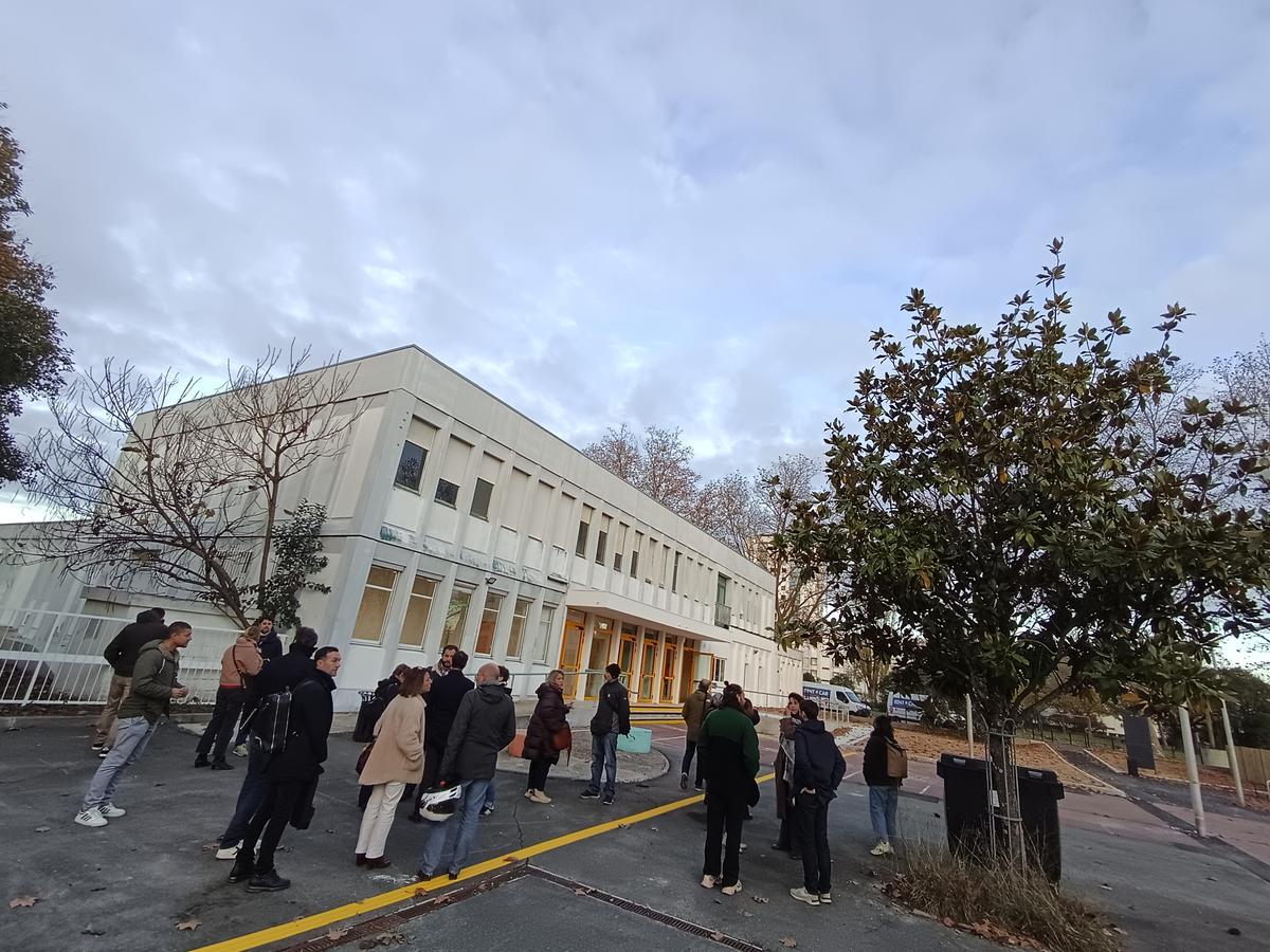 L’ancien collège Jacques-Ellul, à la Benauge, abritera d’ici quelques semaines, la nouvelle bibliothèque de la Bastide, ainsi que les Maison France services et Maison du projet Joliot-Curie.