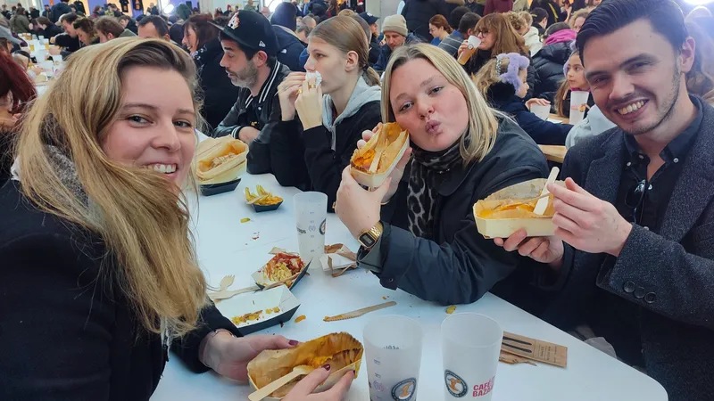Axel (au milieu), Charles et Caroline sont passionnés de welsh depuis plus d'une dizaine d'années.