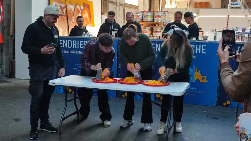 Parmi les animations proposées lors de ce festival du welsh, une course de rappeur de cheddar.