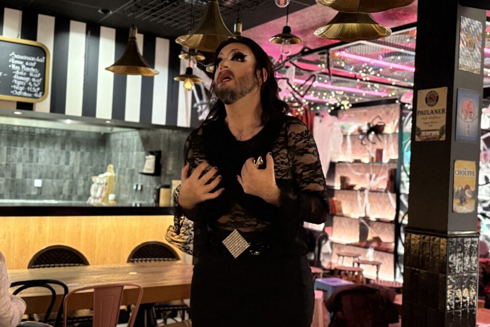 Anne-Marie Kondom sur la scène du Little Delirium à Rennes (Ille-et-Vilaine).