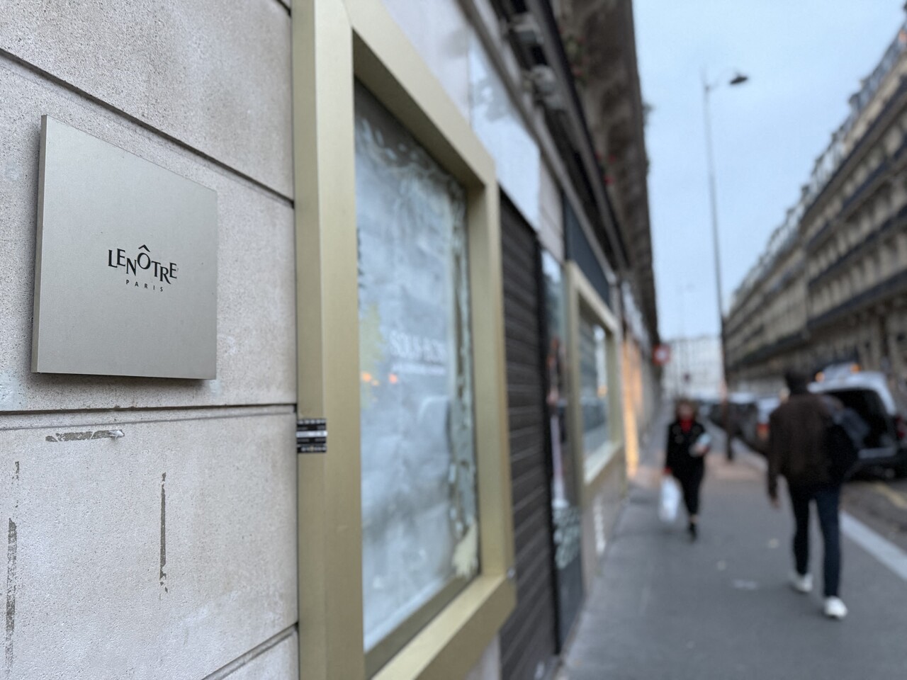 à Paris, le traiteur de luxe Lenôtre ferme des boutiques dans l'indifférence