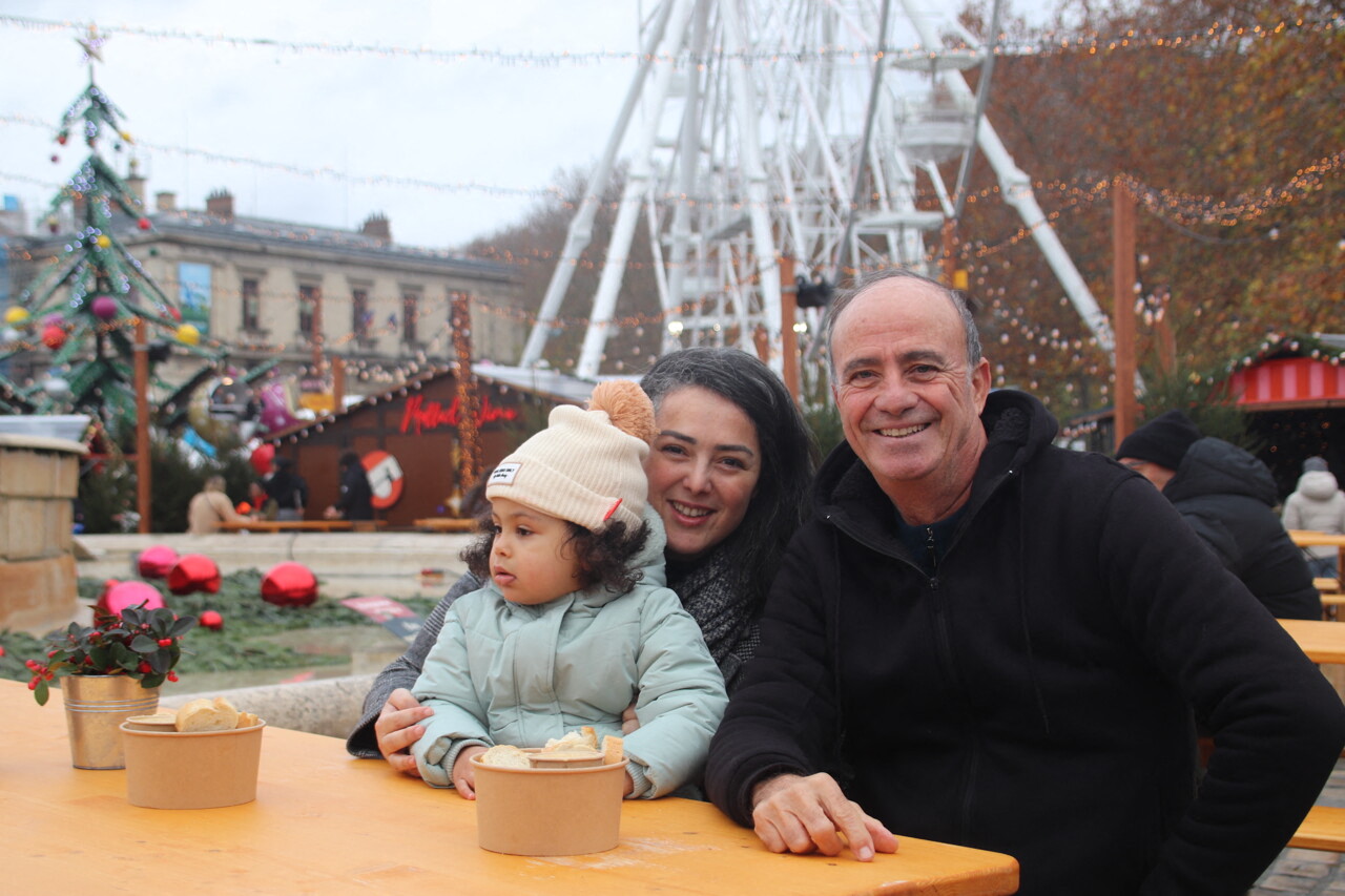 "Grandiose", 100 chalets... à Paris, la métamorphose du marché de Noël de la Villette épate les visiteurs