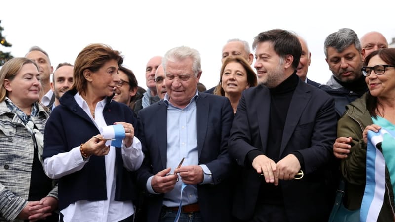 La trêve des confiseurs avant l’heure : Martine Vassal et Benoît Payan, avec le président des santonniers Michel Bouvier (au centre), ont inauguré ensemble, le dimanche 16 novembre 2025, la Foire aux santons.