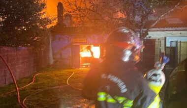 Un important incendie ravage plusieurs maisons mitoyennes près de Bordeaux
