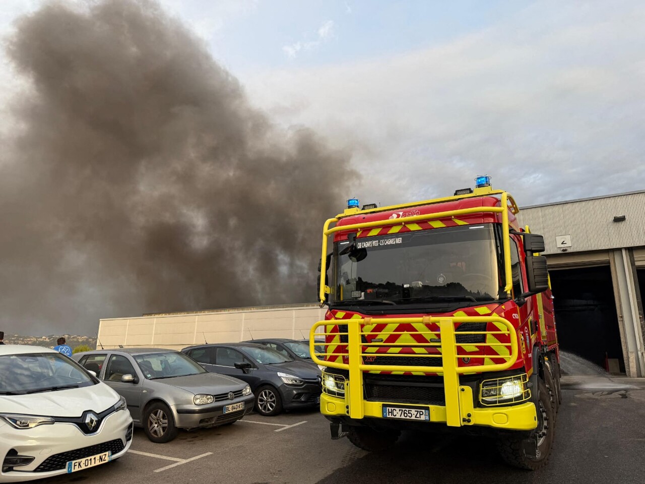 Nice. Un incendie se déclare en pleine nuit, les pompiers interviennent dans ce quartier