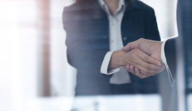 © Shutterstock - Renouvellement d'un partenariat entre EPIDE et GEIQ pour l’insertion des jeunes.