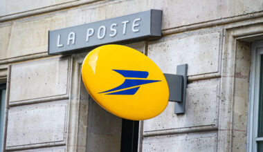 © AP/AntoninAlbert - Pour sa rentrée de janvier 2026, La Poste ouvre 44 postes en alternance pour devenir facteur ou factrice, avec un diplôme à la clé et un emploi à la sortie.