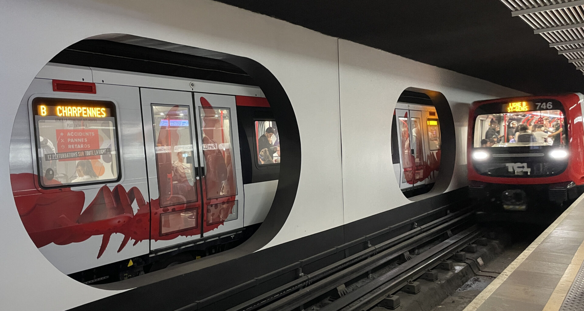 © Flora Chaduc - Le métro B à Lyon est à l'arrêt pour une heure.