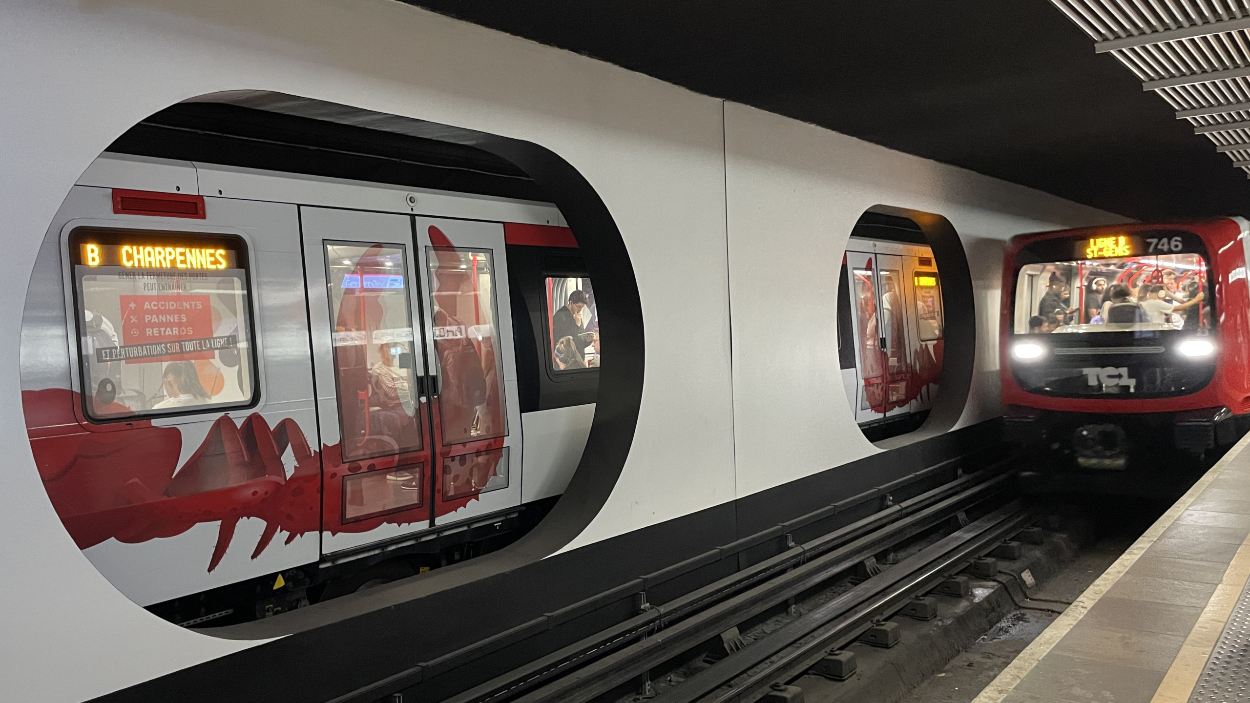 © Flora Chaduc - Le métro B à Lyon est à l'arrêt pour une heure.