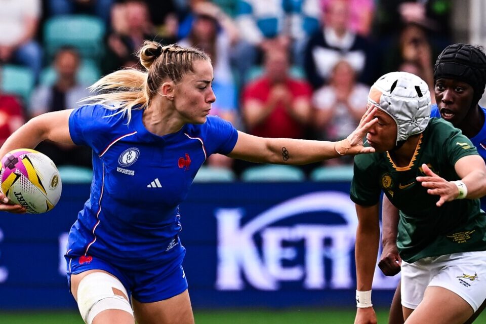 Joanna Grisez, ici contre l'Afrique du Sud, compte 13 sélections avec les Bleues.