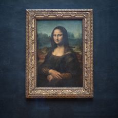 La Joconde est actuellement exposée dans la salle des Etats, face au plus grand tableau du Louvre, "Les Noces de Cana" de Véronèse.