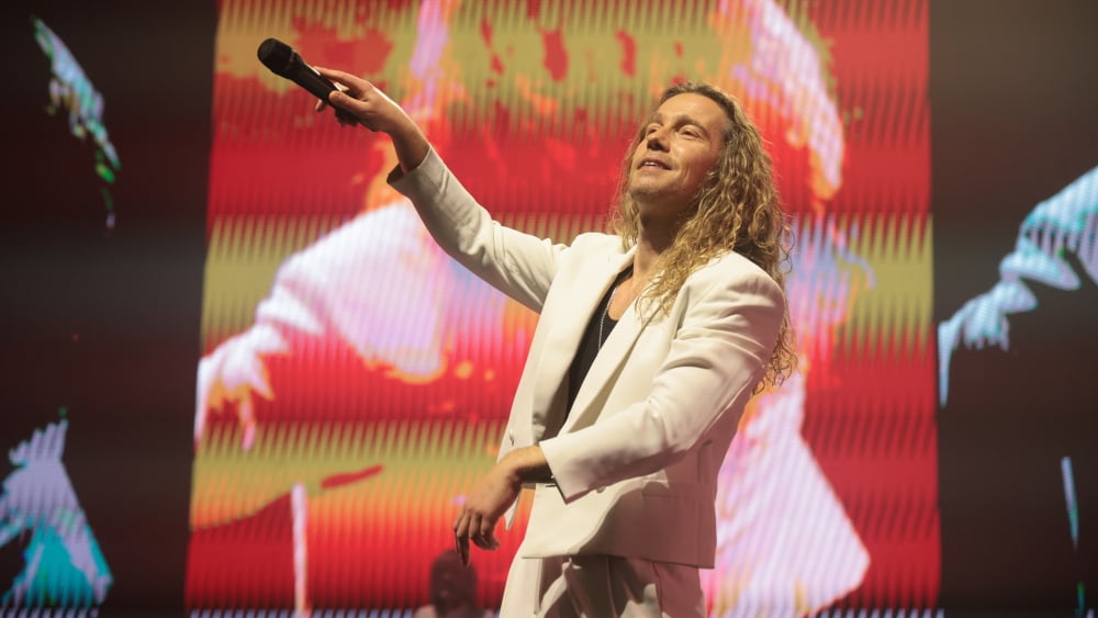 Julien Doré a entraîné le Dôme de Marseille au bout de la nuit