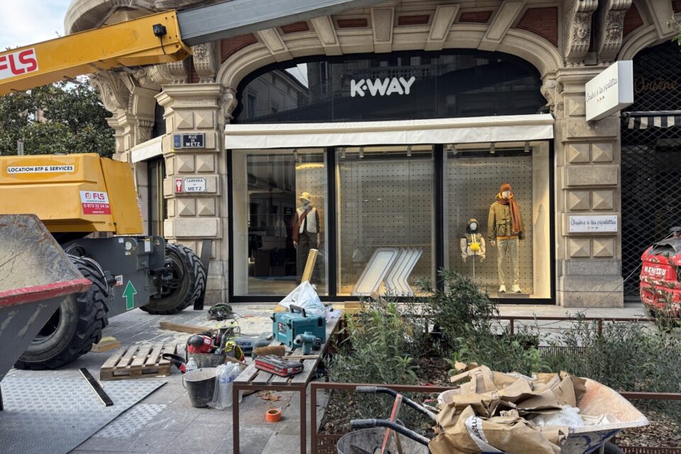 K-Way affiche porte close depuis plusieurs jours, jusqu'à ce que les travaux soient réalisés et l'arrêté levé.