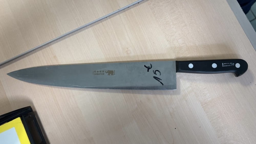 Après une bagarre, un homme s'empare d'un couteau de cuisine dans un magasin à Marseille pour en découdre