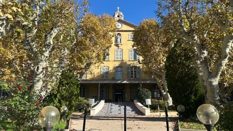 La Fondation Saint-Jean-de-Dieu offre un havre de paix qui s’ouvre vers le quartier de Saint-Barthélemy où elle est nichée.