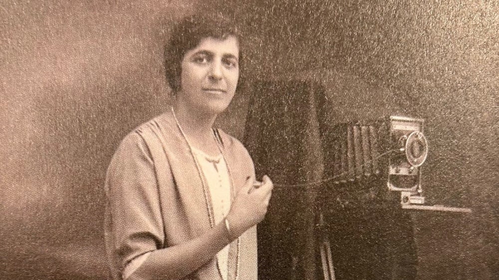 Karimeh Abbud, "lady" oubliée de la photographie en Palestine