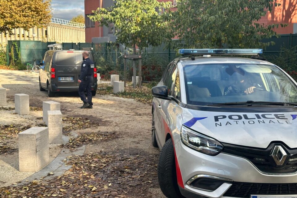 La police sur les lieux du braquage à l'explosif dans le 7e arrondissement de Lyon.
