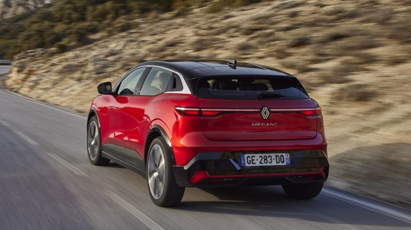 L'actuelle Renault Mégane E-Tech a opté pour des feux de jour à diodes même à l'arrière.