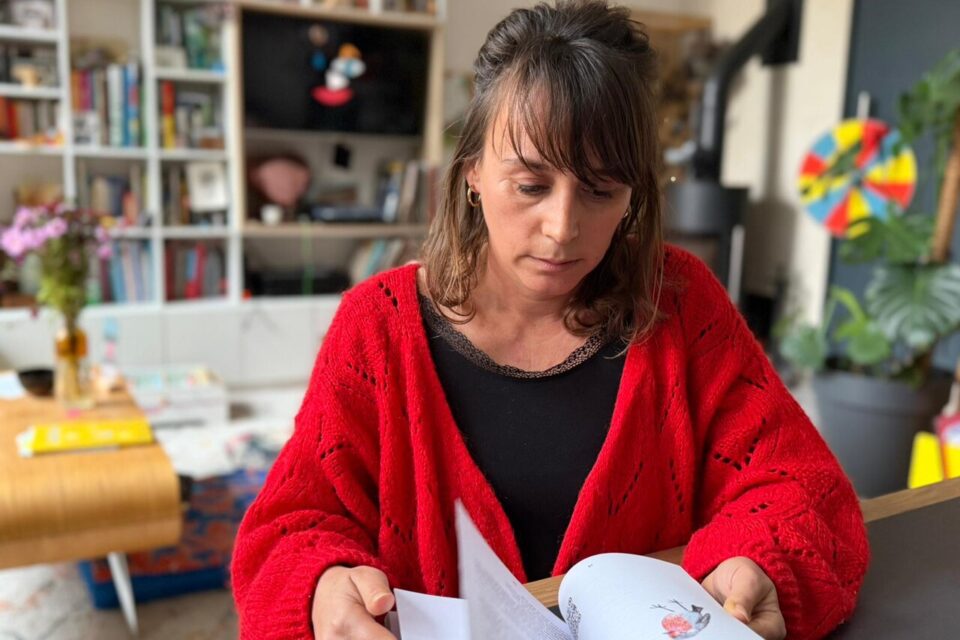 Laura Achard raconte le traumatisme du décès de son fils dans son livre 