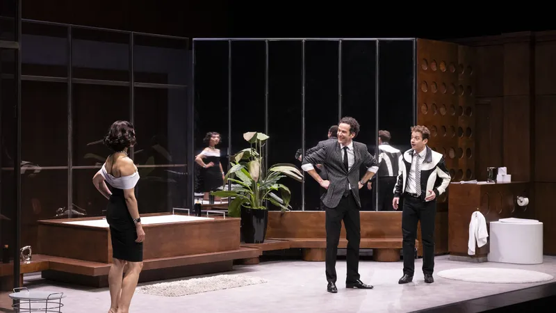 Extrait de la pièce "Le Dindon" mis en scène par Maryse Estier.