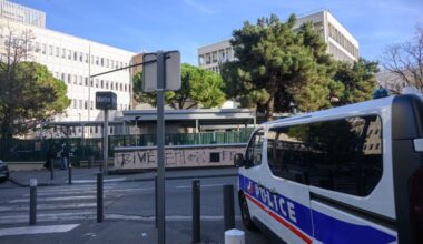 un emballement médiatique et politique précipité