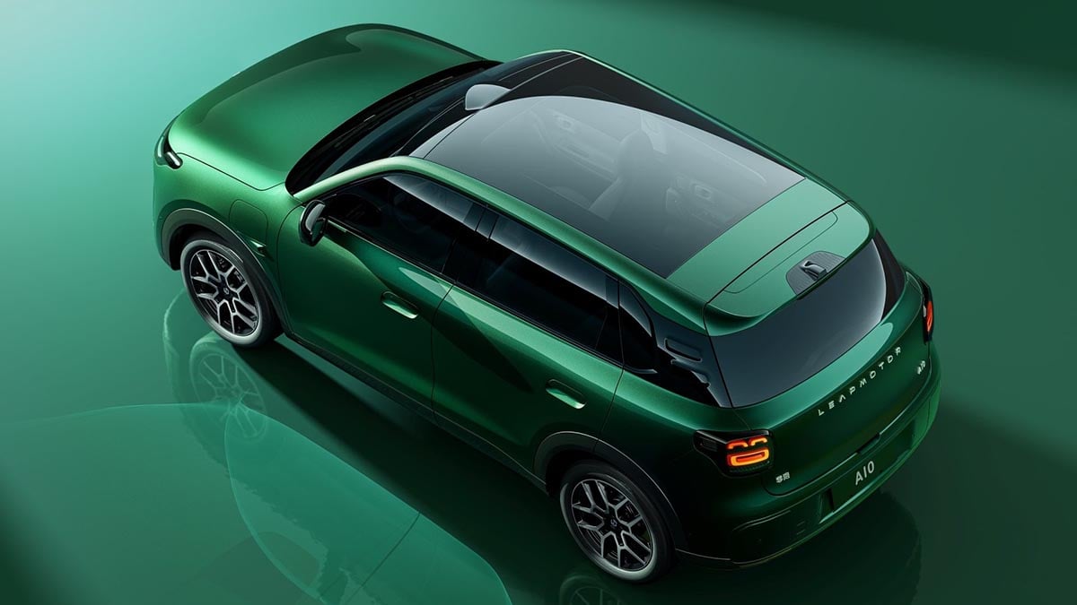 Leapmotor B03X vu de haut avec toit panoramique vitré, SUV électrique compact 2026