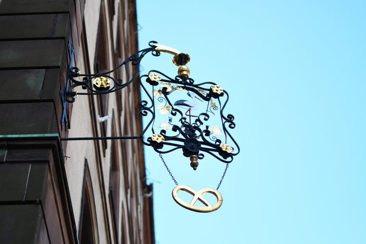 Enseigne cigogne bretzel