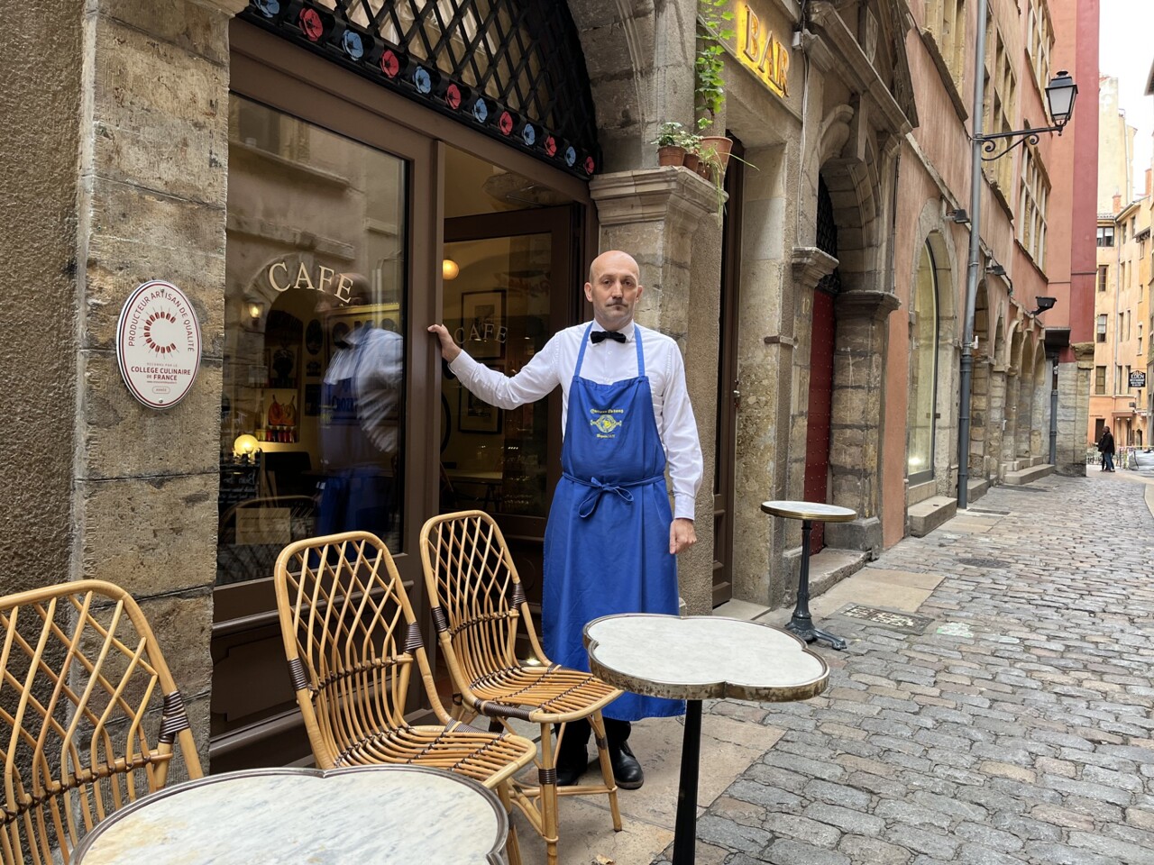 Lyon. Sa terrasse est interdite par la mairie, ce patron se bat contre une décision douteuse